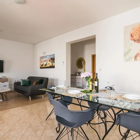 Marinera Apartment *